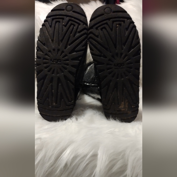 UGG BOOTS Girls Baily Boot Bows, Silver Sparkles, Black Sherpa size 5 - Picture 4 of 14